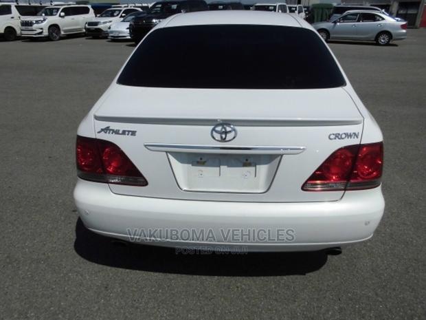 Toyota Crown 2004 White