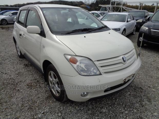 Toyota IST 2002 White