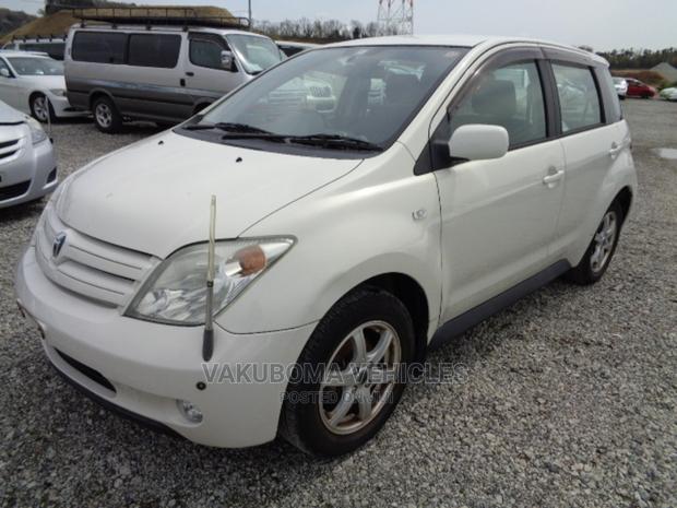 Toyota IST 2002 White