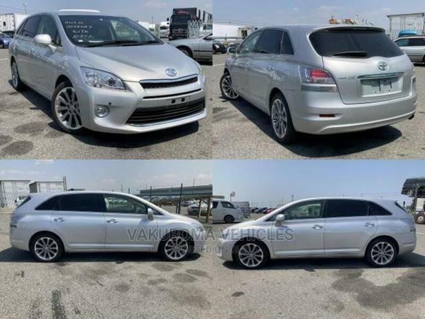 Toyota Mark X Zio 2011 Silver