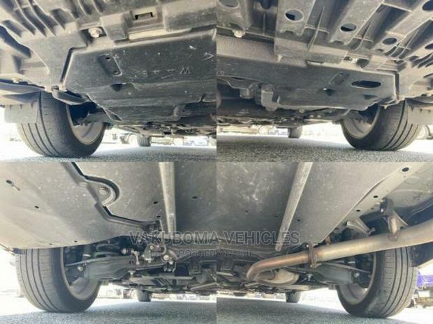 Toyota Mark X Zio 2011 Silver