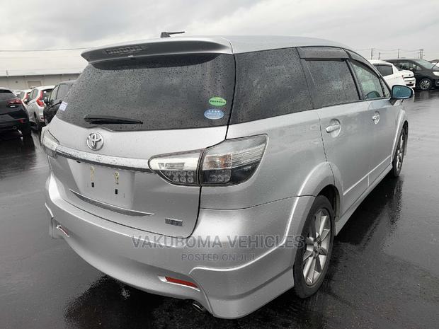 Toyota Wish 2013 Silver