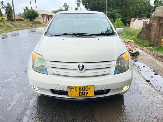 Toyota IST 2004 White