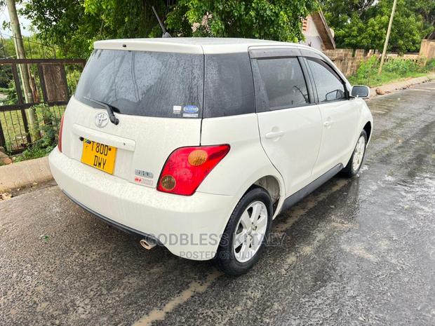 Toyota IST 2004 White