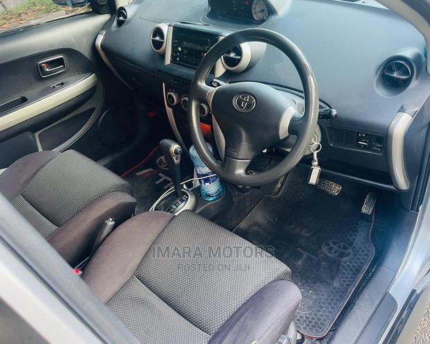 Toyota IST 2004 Silver
