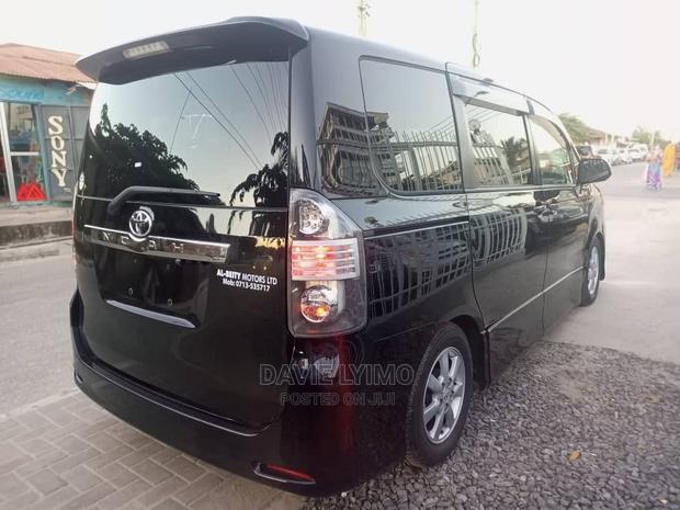 Toyota Noah 2007 Black