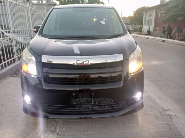 Toyota Noah 2007 Black