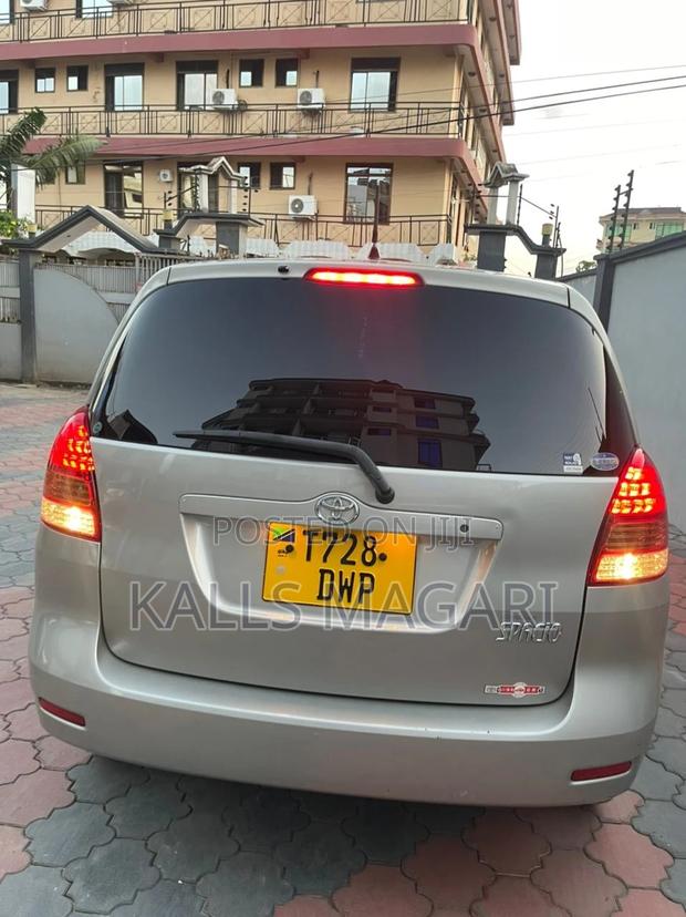 Toyota Corolla Spacio 2004 Gold