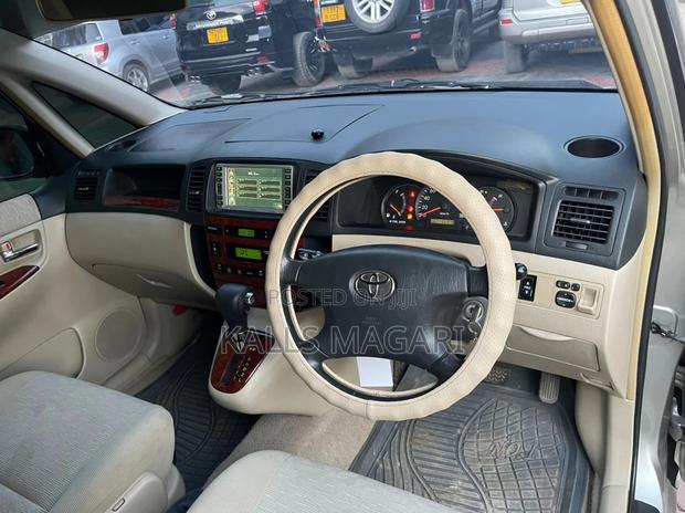 Toyota Corolla Spacio 2004 Gold