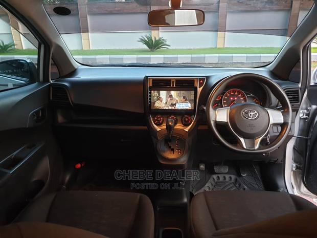 Toyota Ractis 1.3 FWD 2012 Silver