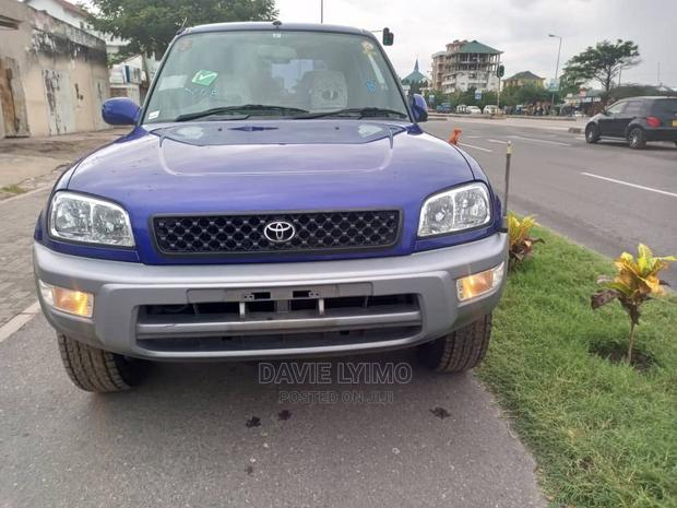 Toyota RAV4 1999 Blue