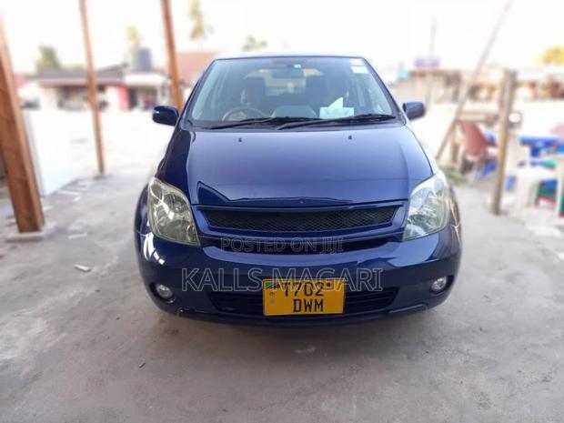 Toyota IST 2003 Blue