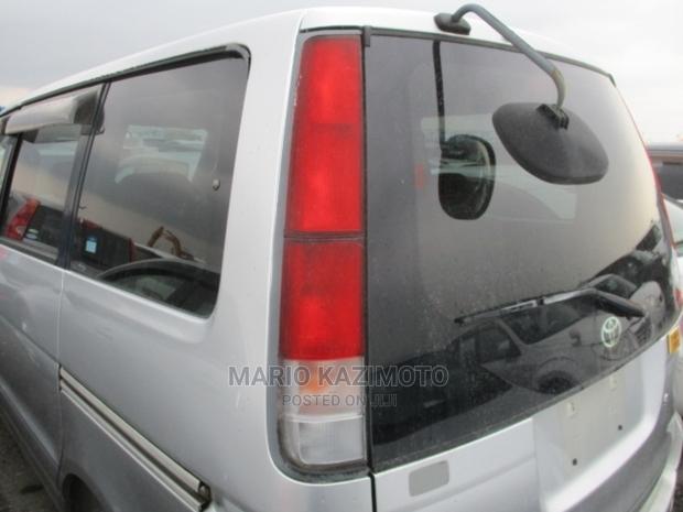 Toyota Noah 2.0 FWD (8 Seater) 2001 Silver