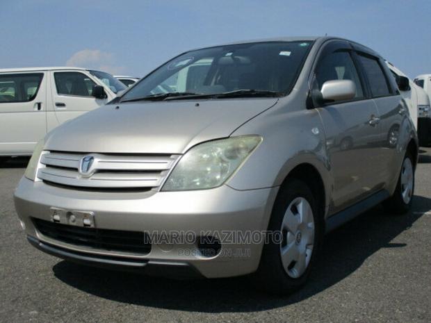 Toyota IST 2004 Gold