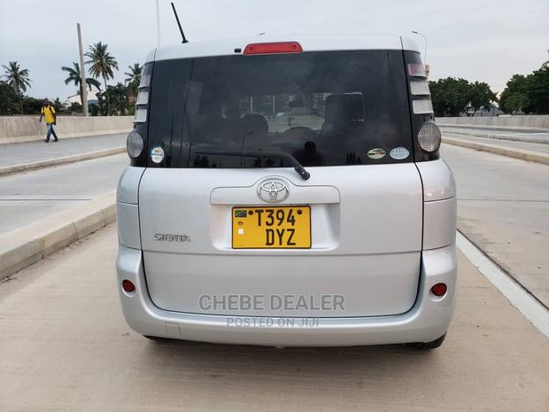 Toyota Sienta 1.5 AWD 2009 Silver