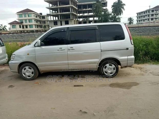 Toyota Noah 2.0 AWD (8 Seater) 2001 Silver