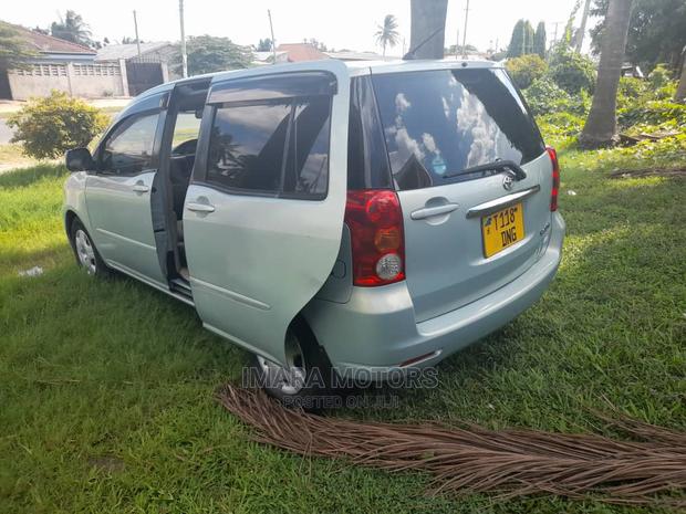 Toyota Raum 2004 Blue