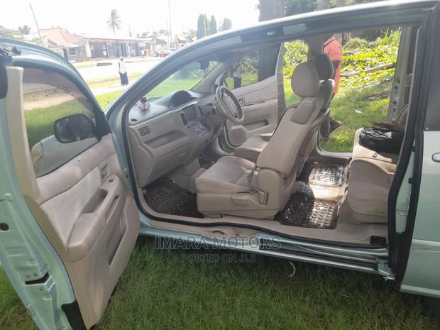 Toyota Raum 2004 Blue