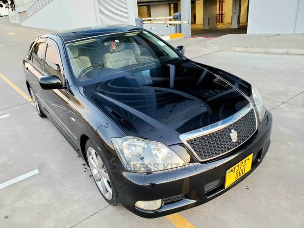 Toyota Crown 2004 Black