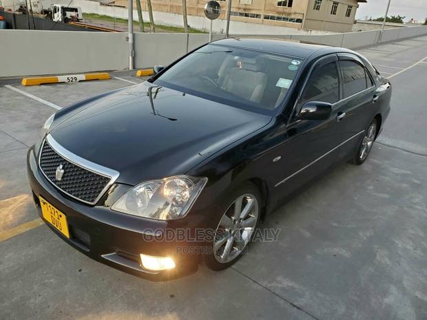 Toyota Crown 2004 Black