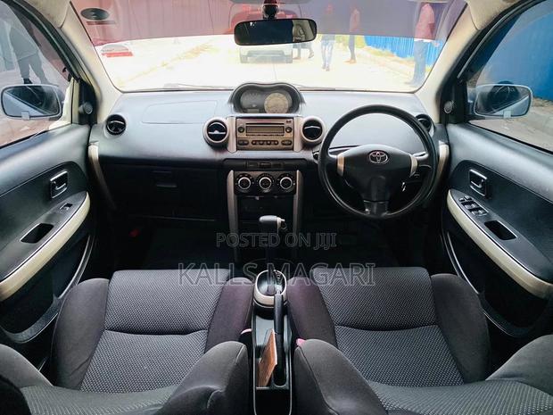 Toyota IST 2004 Silver