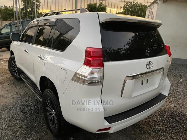 Toyota Land Cruiser 2011 Pearl