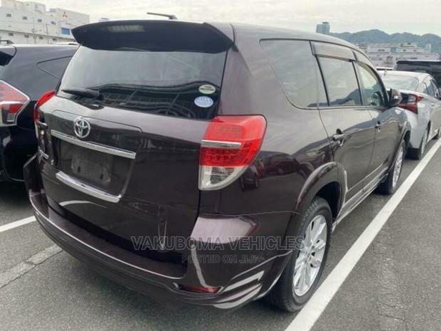 Toyota Vanguard 2011 Brown