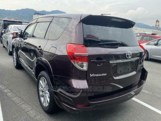 Toyota Vanguard 2011 Brown