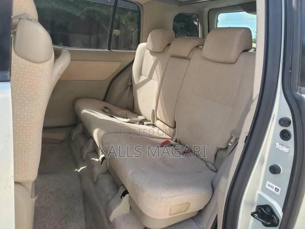 Toyota Raum 2004 Silver