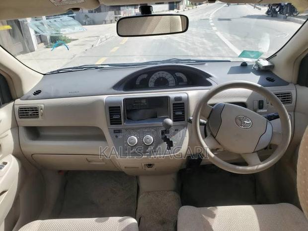 Toyota Raum 2004 Silver