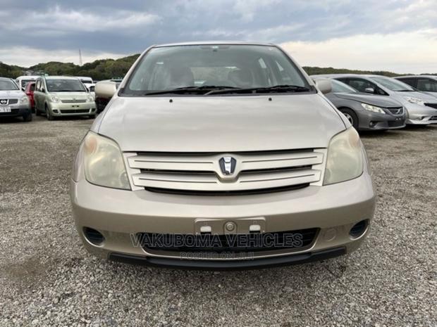 Toyota IST 2002 Silver