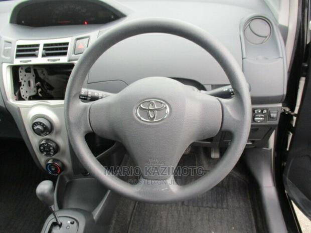 Toyota Vitz 1.3 FWD 5dr 2010 Black