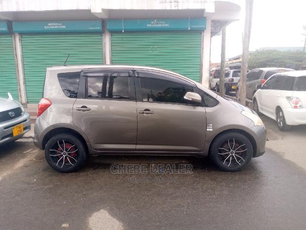 Toyota Ractis 1.3 FWD 2005 Gray