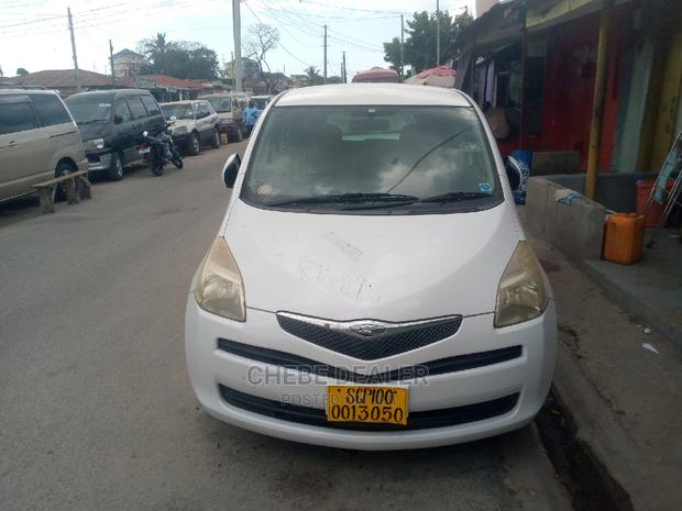 Toyota Ractis 2006 White