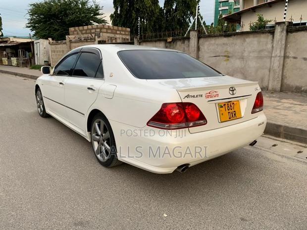 Toyota Crown 2004 White