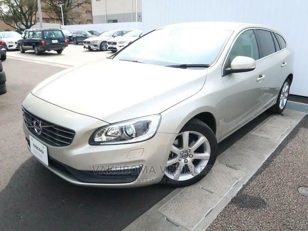 Volvo V60 2018 Gold