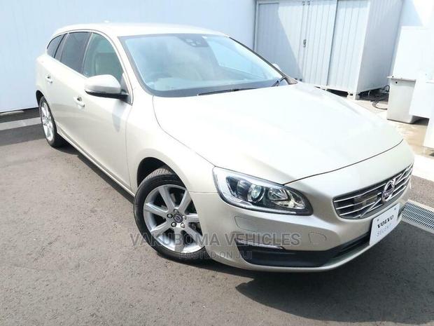 Volvo V60 2018 Gold