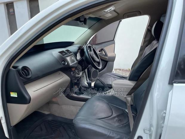 Toyota Vanguard 2008 White