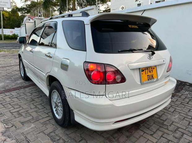Toyota Harrier 2000 White
