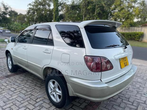Toyota Harrier 2001