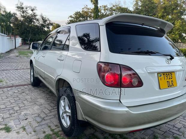 Toyota Harrier 2001