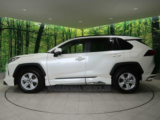 Toyota RAV4 2019 White