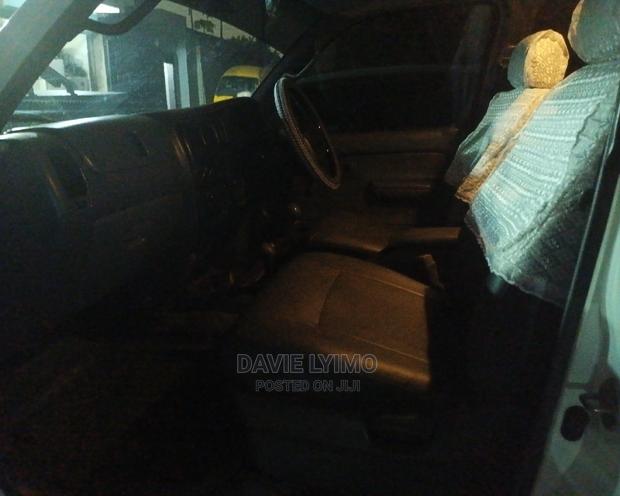 Toyota Hilux 2004 White