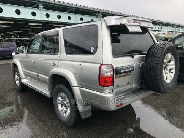 Toyota Hilux Surf 2000 Silver