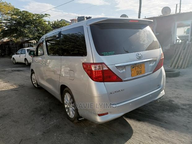 Toyota Alphard 2009 Silver