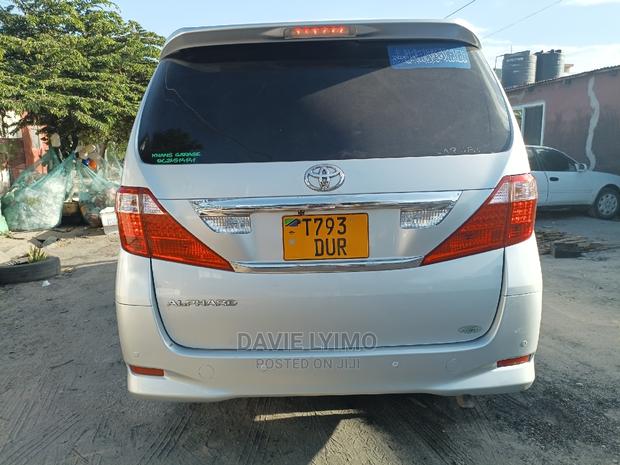 Toyota Alphard 2009 Silver