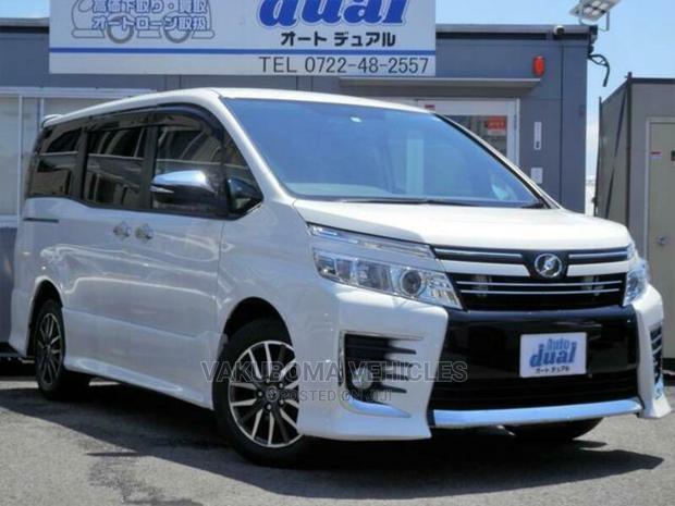 Toyota Voxy 2015 Pearl