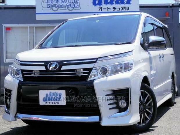 Toyota Voxy 2015 Pearl