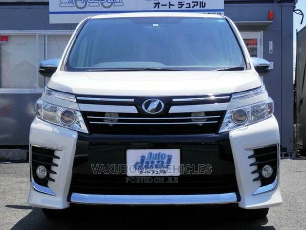Toyota Voxy 2015 Pearl