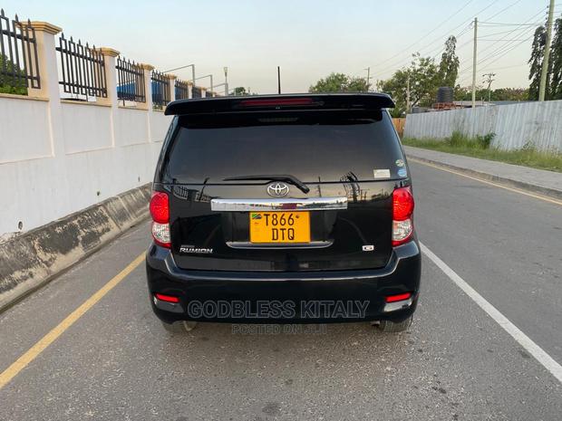 Toyota Corolla Rumion 2009 Black